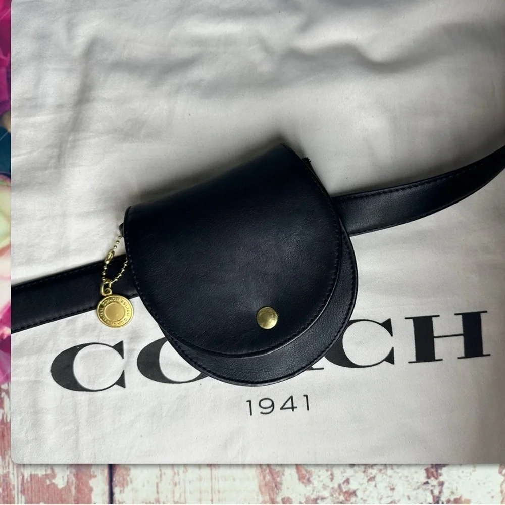 VINTAGE COACH BLACK HORSESHOE CROSSBODY /  BELT BAG 4857